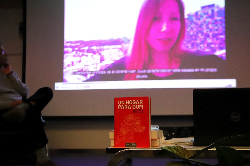 Presentación de la novela "Un hogar para Dom" de la escritora ucraniana Victoria Amelina, en el evento que tuvo lugar el 18 de noviembre en Vitoria-Gasteiz en Casa de Cultura Ignacio Aldecoa