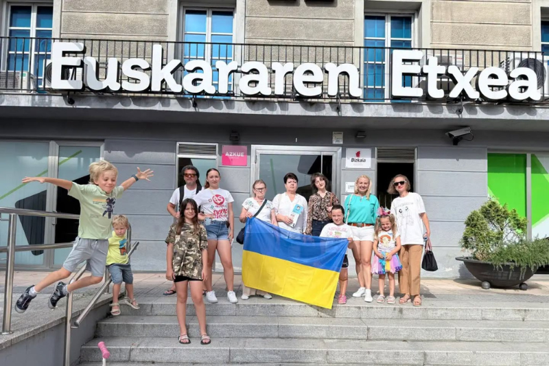 La comunidad ucraniana descubre la historia y la riqueza del euskera en Euskararen Etxea