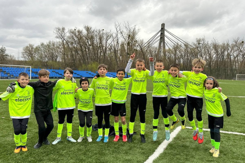 Romo F.C. de Getxo dona equipaciones deportivas a niños de cuatro clubes de Kyiv (1)