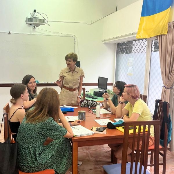Reunión de las participantes del club de conversación para practicar castellano en el Centro Ucraniano en Bilbao